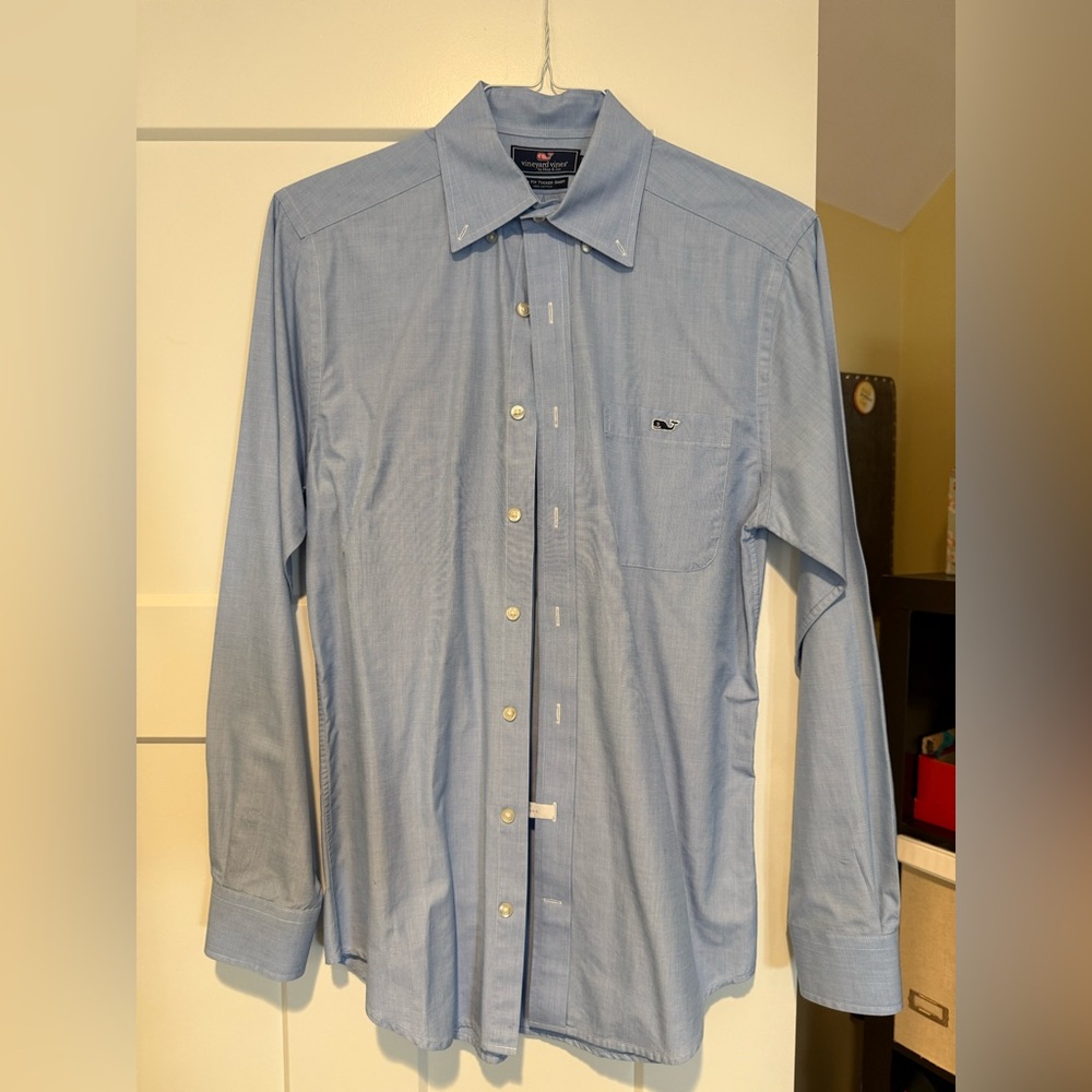 Vineyard Vines. Men’s Small. Button-down shirt. Like new condition.
